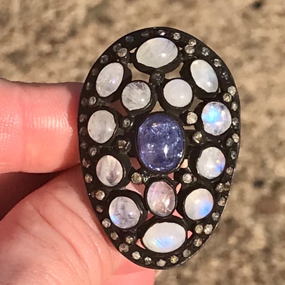 FINAL PRICE 👛👛NWOT $850.00 RETAIL VALUE TANZANITE MOONSTONE RING